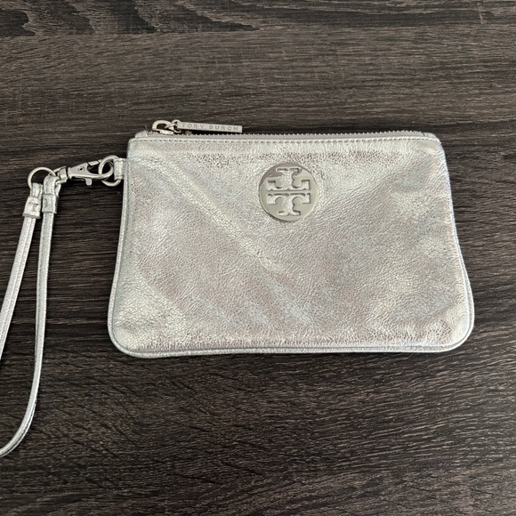 Tory Burch Metallic Silver wristlet/ wallet. Adorable! - Picture 1 of 3